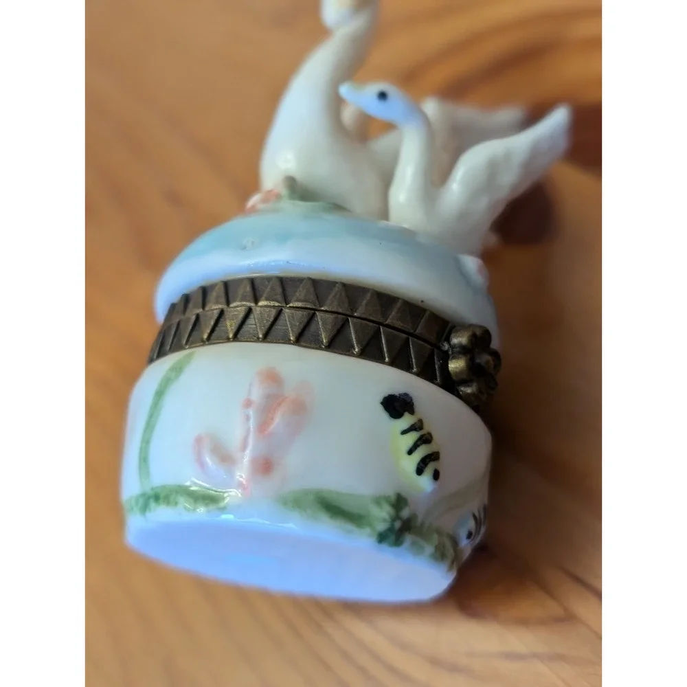 Dainty Vintage Porcelain Pair of Two Swans Small/Mini Trinket Box Hand Painted
